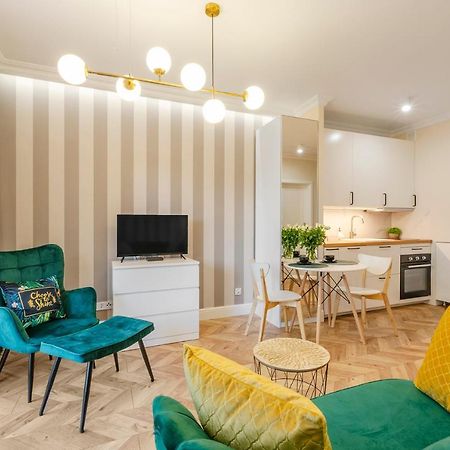 Sky Home- Green Apartament -Manufaktura, Bezplatny Parking, Klimatyzacja, Dostep Na Kod Łódź Buitenkant foto